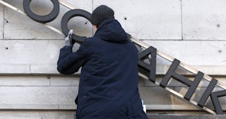 Демонтаж вывески в Карабулаке - качественные услуги от Сварной-Крб, доступные цены от 364 рублей