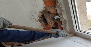 Демонтаж оконных откосов по выгодной цене от 520 руб. в Карабулаке - Сварной-Крб